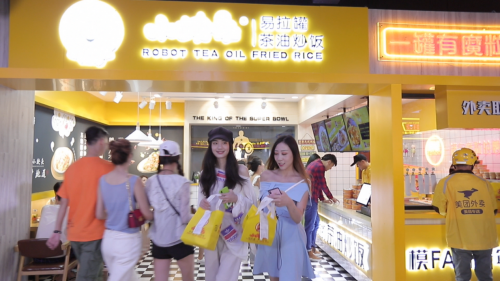 添加茶油的炒饭你吃过吗 小块头好吃不胖，吸引大批女性消费者
