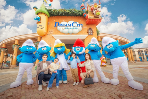 “Dream Smurf”蓝精灵首次中国公益巡展揭开上海蓝精灵乐园1周年庆序幕