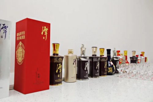 在中国白酒的年份酒标准发布后,潭酒率先在2009年就