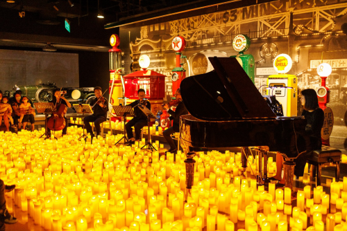 国内首个古董车烛光音乐会点亮上海汽车博物馆夜场